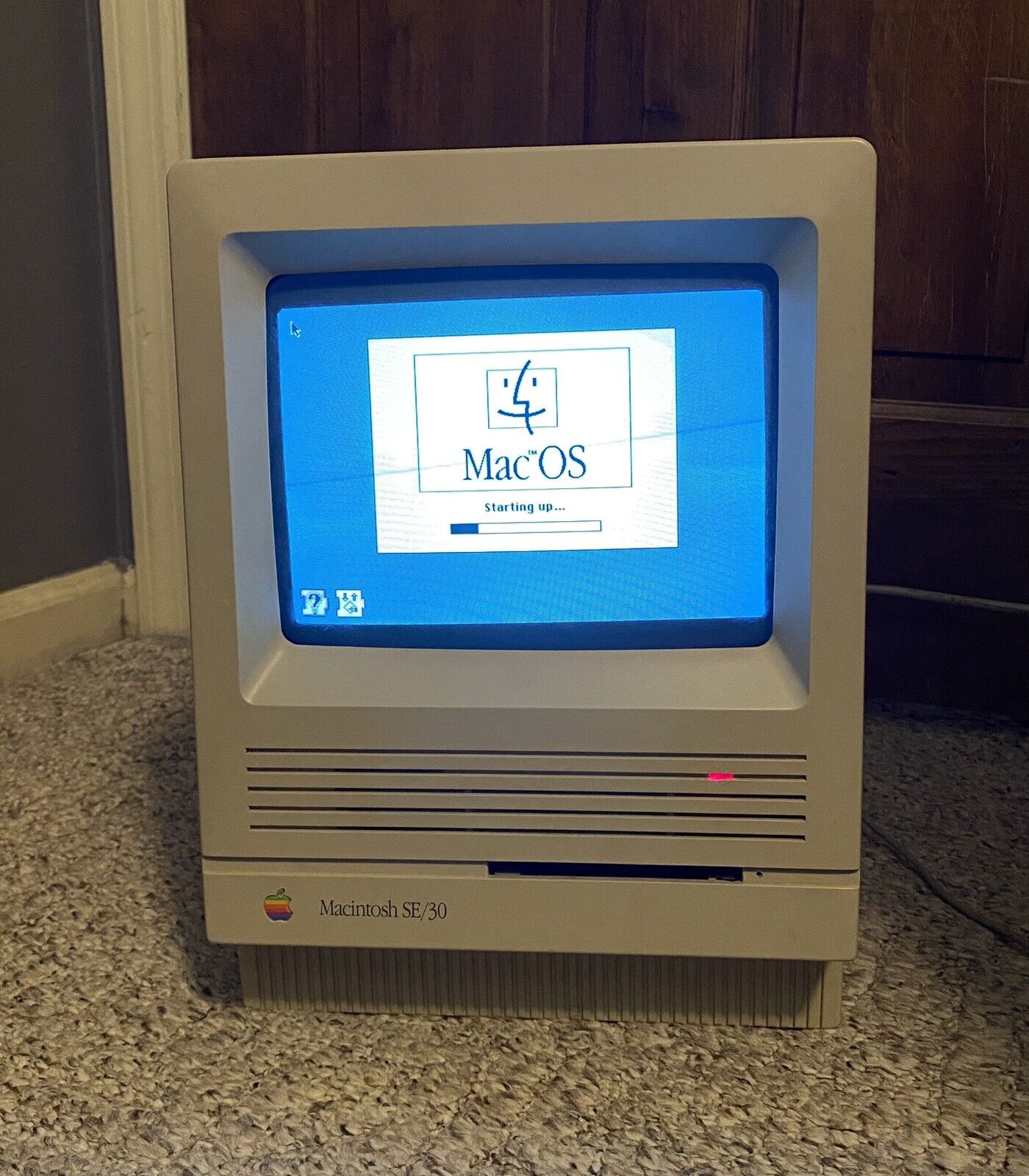 Macintosh SE/30 M5119 Computer 20MB RAM 1.2GB Hard Drive Recapped Working *Read*