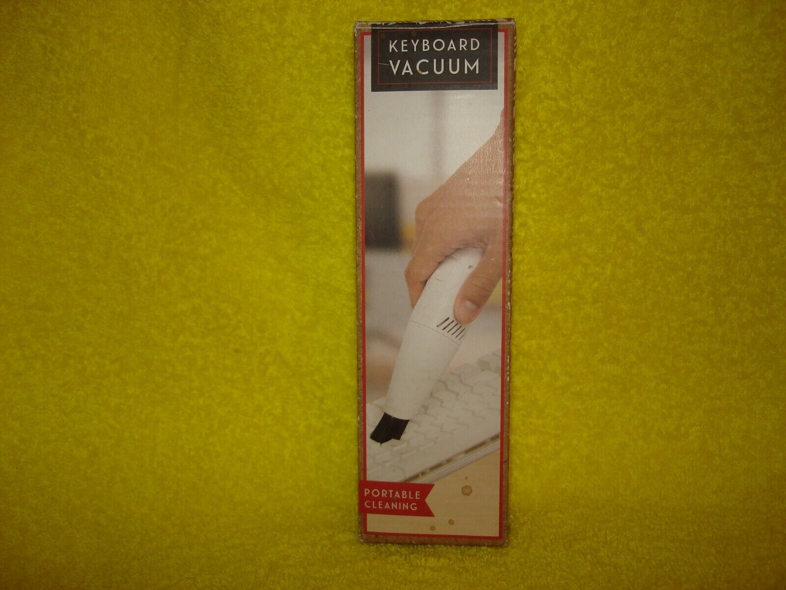 BATTERY OPERATED KEYBOARD VACUUM CLEANER CLEANS BETWEEN THE CRACKS:  NEW IN BOX