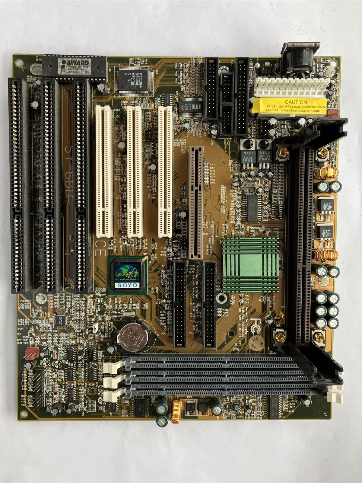 Motherboard SOYO SY-6BB Pentium ￼II vintage computer See Pic￼