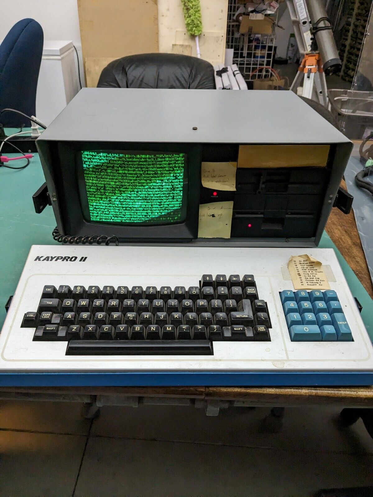Vintage Kaypro II Portable Luggage Computer With Keyboard - Powers On Charity