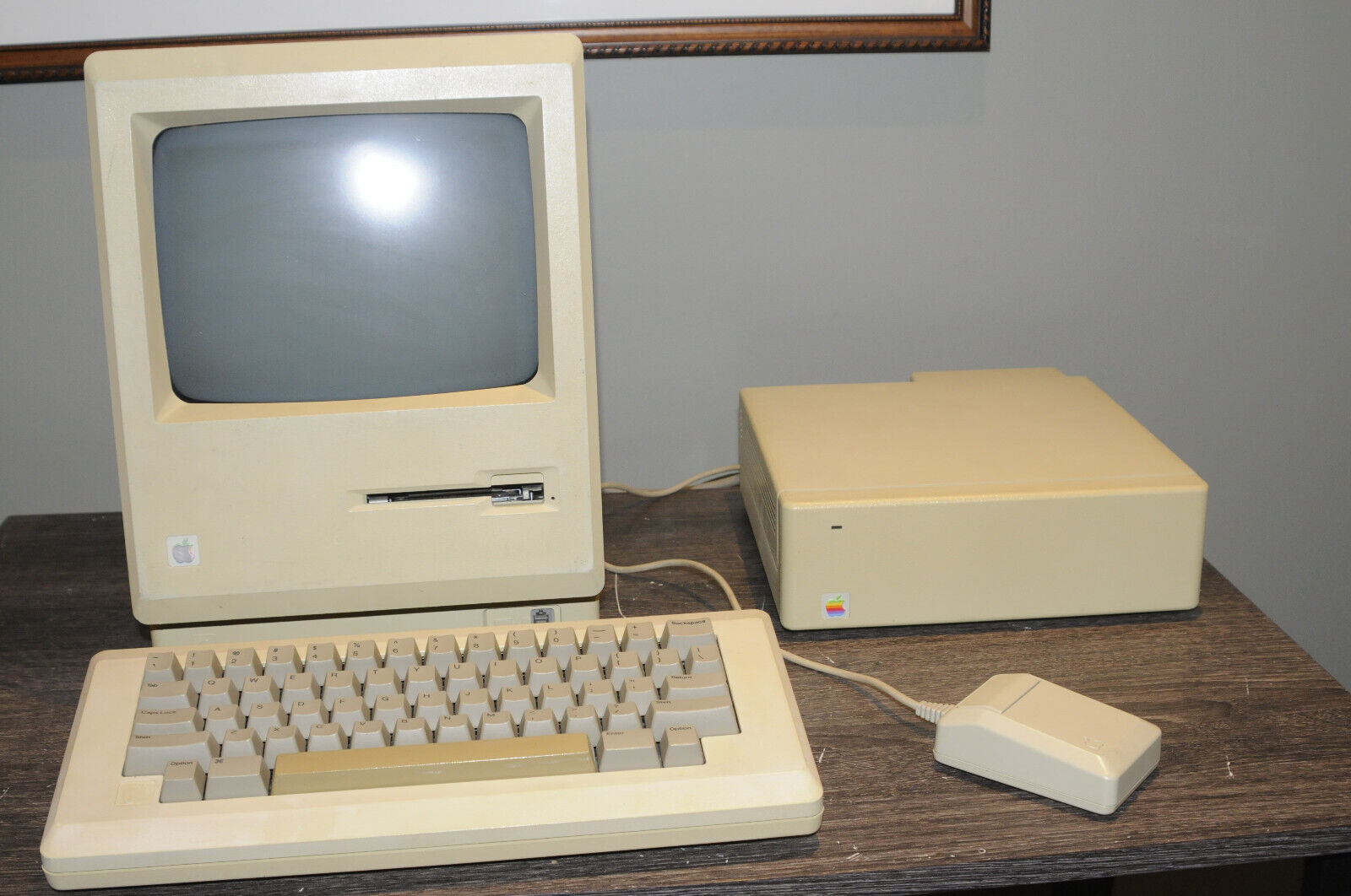 vintage Apple Macintosh 128K M0001 Computer upgraded to 1 meg  working 100%