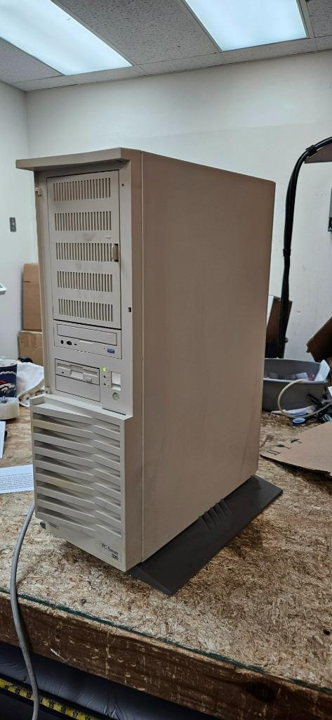 VINTAGE IBM PC SERVER MODEL 320 8640   J
