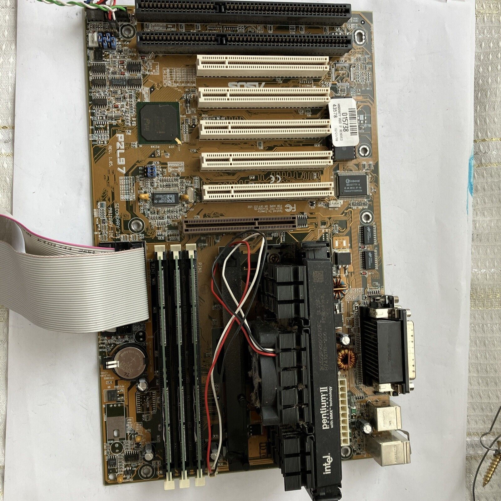 Motherboard ASUS P2L97  Pentium II 2 Processor vintage computer See Pic￼