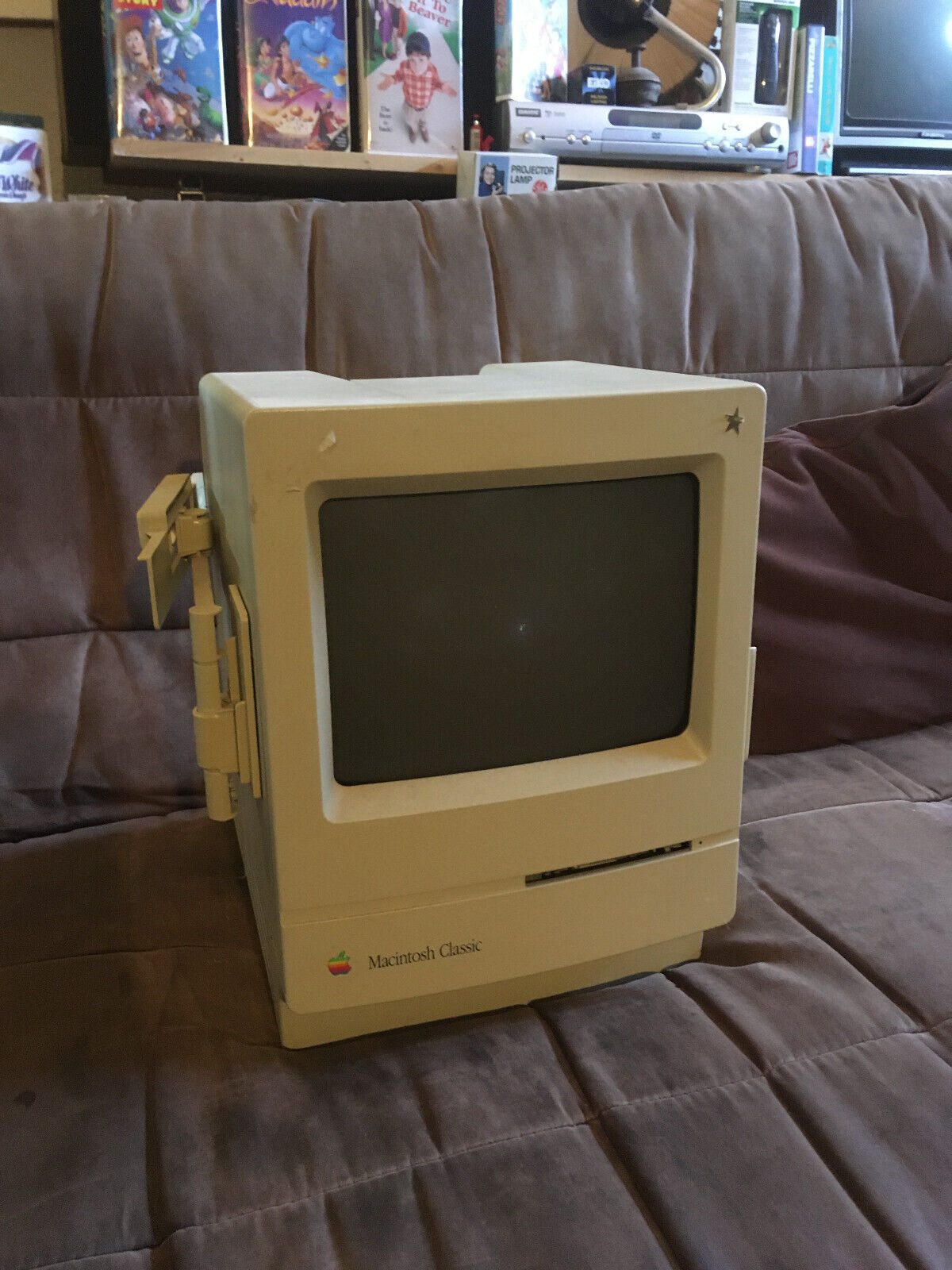 Macintosh Classic Model M-1420, For Parts Not Working. See Pics.