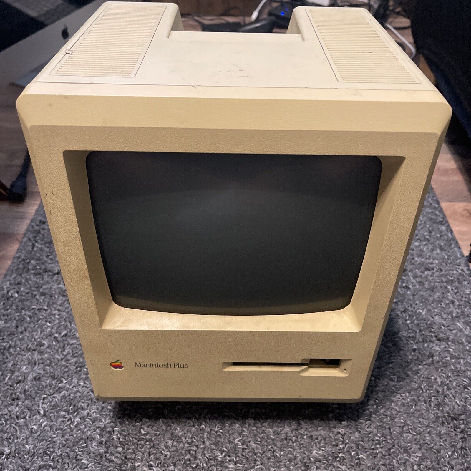 MACINTOSH PLUS Vintage 1988 Computer (M0001A) For PARTS/REPAIR