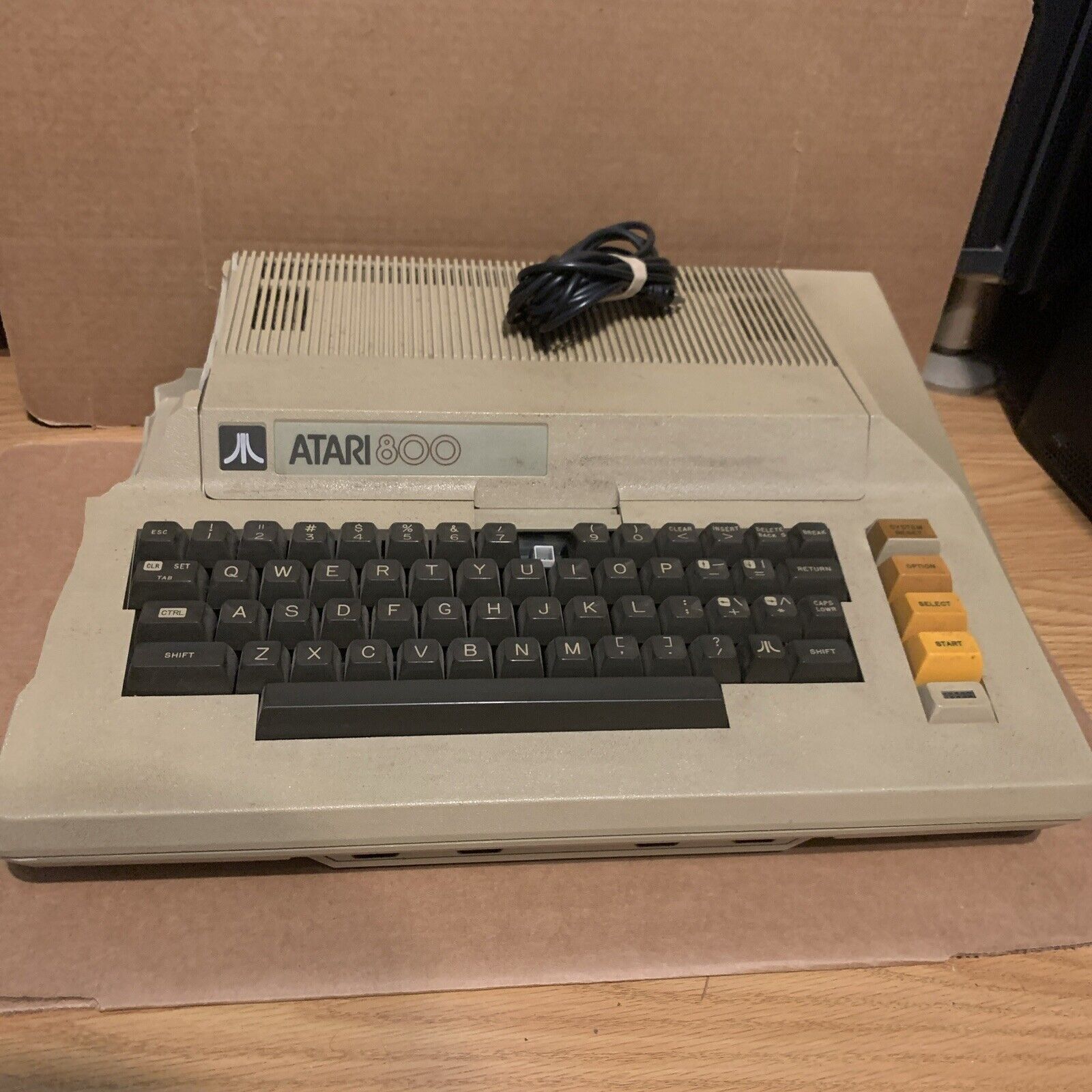 Vintage Atari 800 Home Computer For Parts (Cracked Shell)